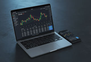 Tracciamento dell’attività — controllo della cronologia di trading e del rendimento dei fondi